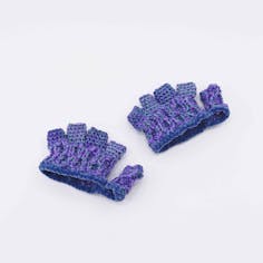 itsy-bitsy gloves  (size M)